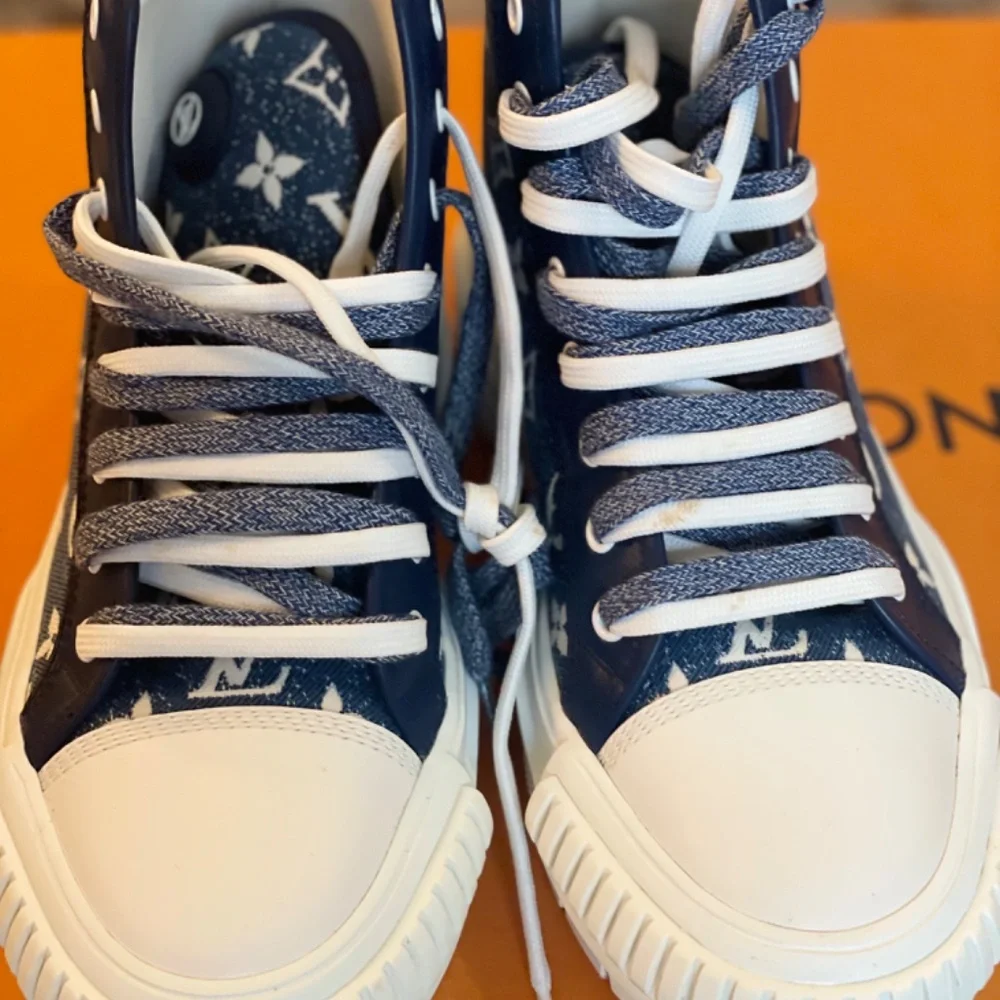 Louis Vuitton Sneakers - Picture 2 of 5